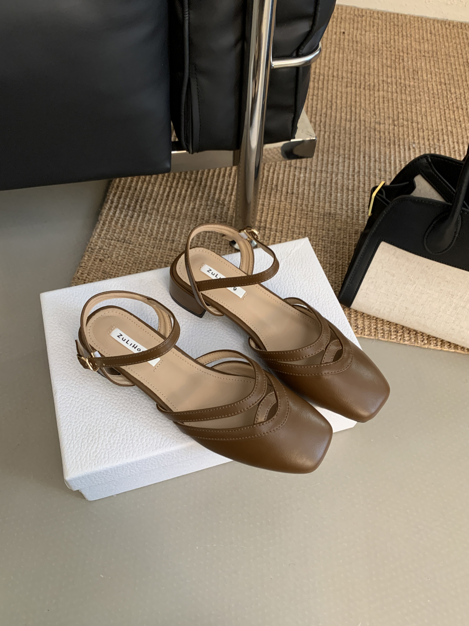 2025 Spring Women's Chunky Heel Retro Mary Jane Shoes with Hollow Roman Style Backless Sandals - Image 3