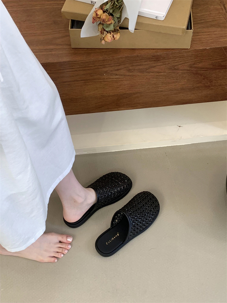 2025 New French Hollow Woven Closed-Toe Slippers for Women Thick Sole Trendy Slip-On Sandals - Image 3