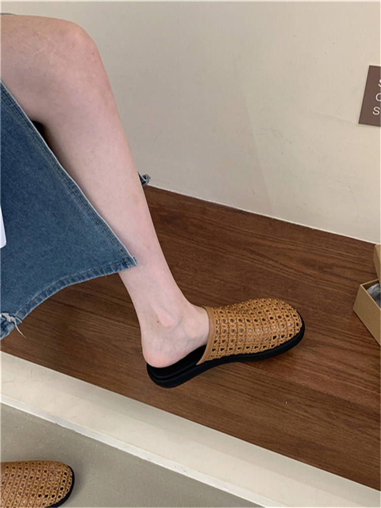 2025 New French Hollow Woven Closed-Toe Slippers for Women Thick Sole Trendy Slip-On Sandals - Image 4