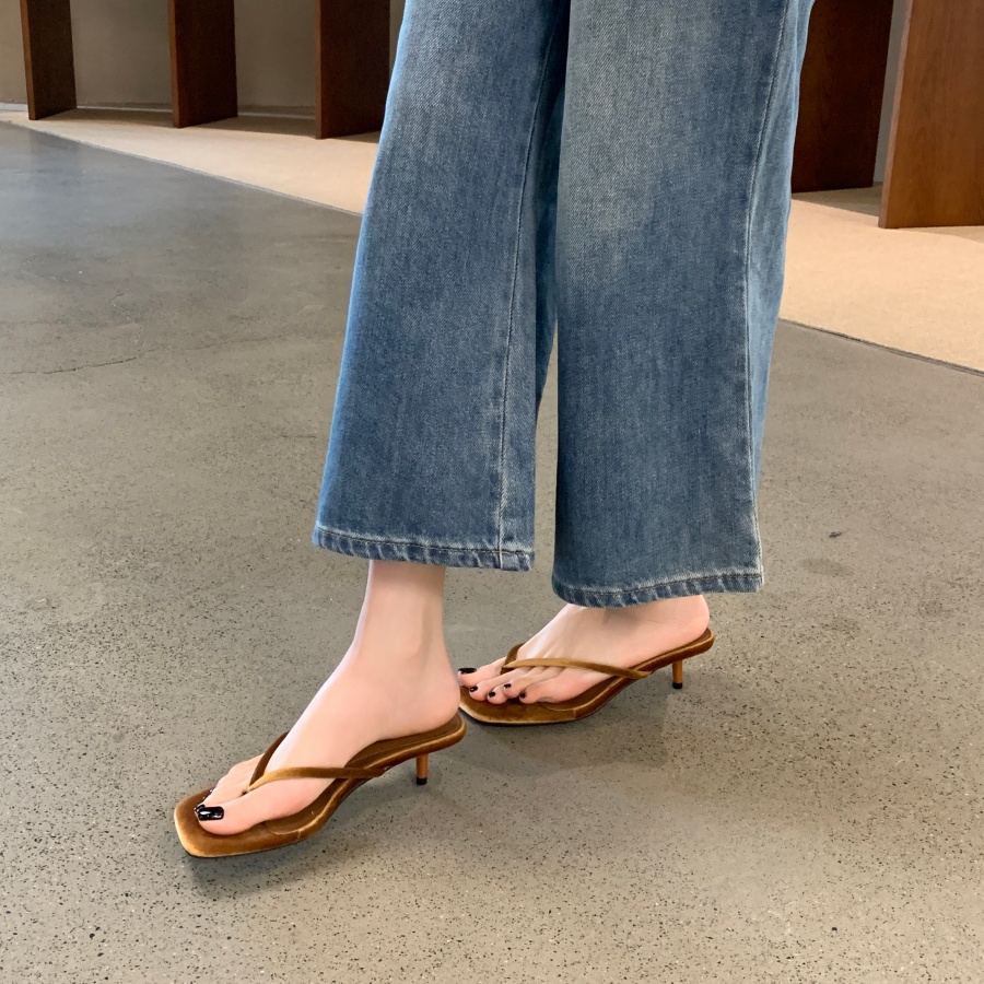 2026 New Women's Flip Flops Toe Separator Slippers Brown Suede Fashion Simple Summer Outdoor Vacation Style Sandals - Image 4