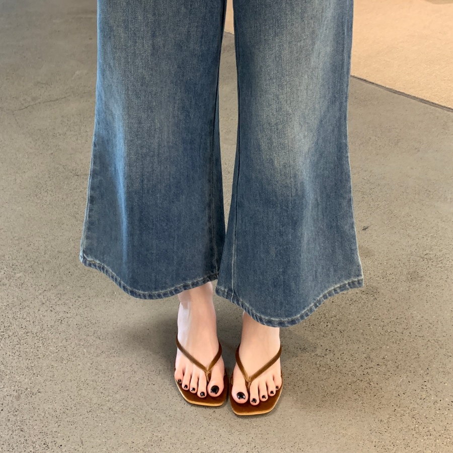 2026 New Women's Flip Flops Toe Separator Slippers Brown Suede Fashion Simple Summer Outdoor Vacation Style Sandals - Image 2