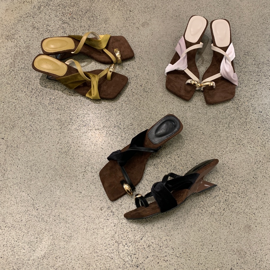 2026-summer-new-french-square-toe-strap-sandals-women-wedge-heel-velvet-versatile-casual-slippers